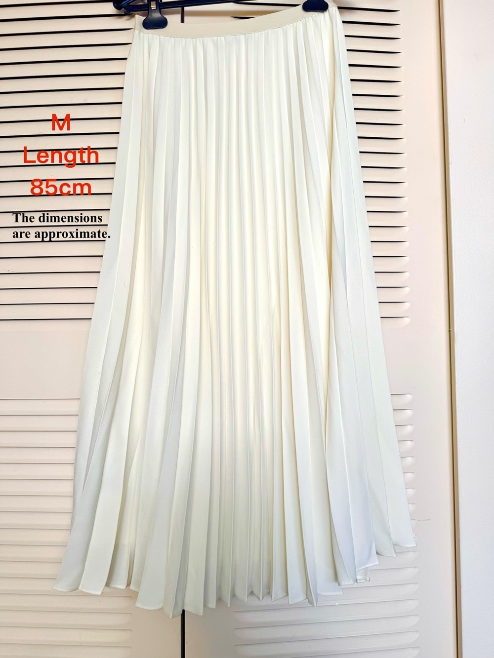 Zara Women's Pleated Midi Skirt in Off-White